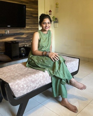 Nadya - Russian Escort ISBT Road