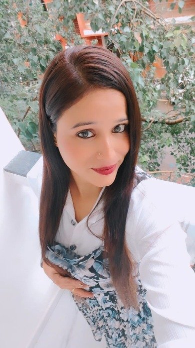 Rosy Shina - Mature Escort ISBT Road
